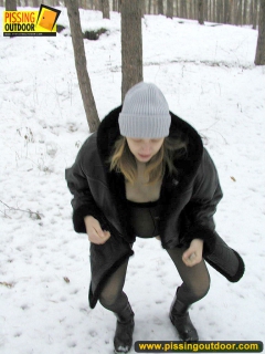 Pissing outdoor in the winter forest - N