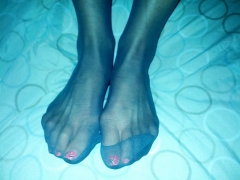 Wife\'s feet and pussy - N