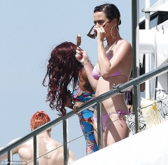 Katy Perry Sexy Bikini Sydney Harbour - N