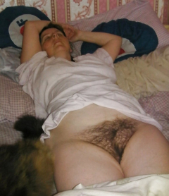 How beautiful and desirable hairy women are in their beds... - N