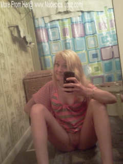 Hot Selfshot Teen - Bathroom Shots - N