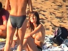 hot-nude-amateur-milfs-beach-voyeur-close-up-pussy
