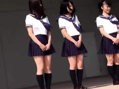 cute-japanese-students-dance