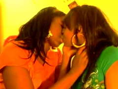 black-girls-kissing