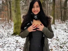 cute-girlfriend-experience-quickie-in-woods-cum-on-tongue