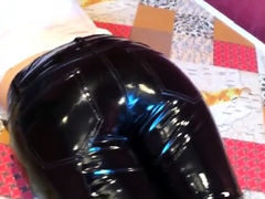 squeezingmy-ass-in-shiny-vinyl-pants