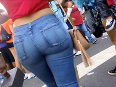 Nice latina teen ass in tight jeans