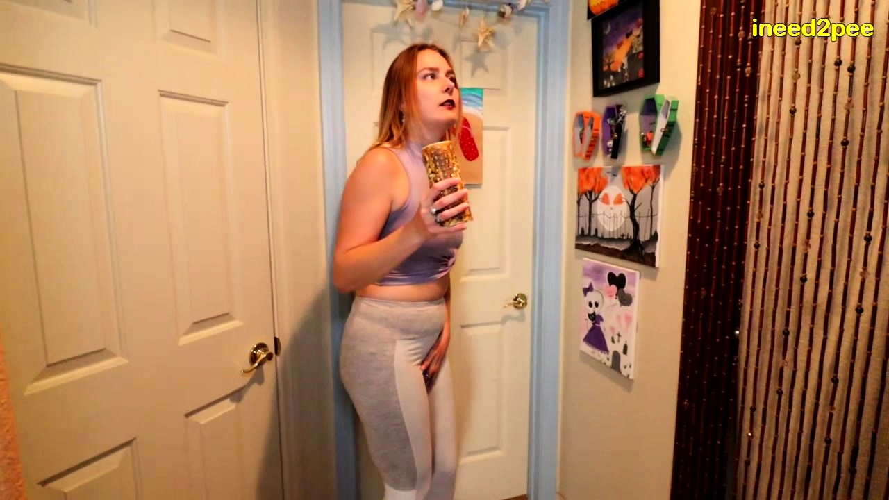 Girls Desperate To Pee Wetting Her Jeans Panties at DrTuber